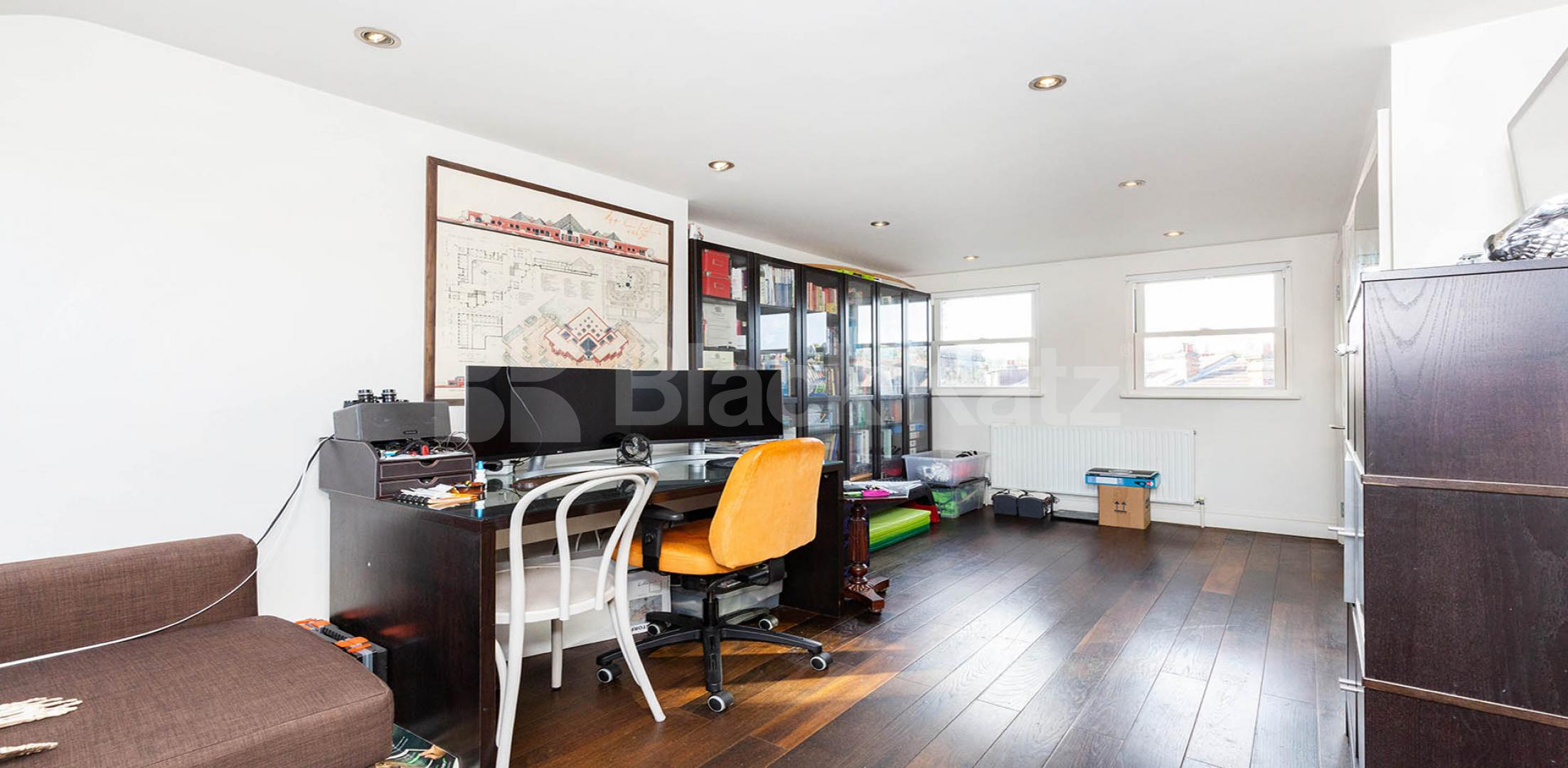 			FAMILYS ONLY, 4 Bedroom, 1 bath, 1 reception House			 Edison Road, Crouch End